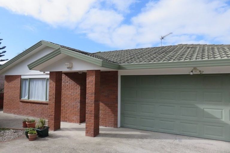 Photo of property in 7 Shah Place, Glen Eden, Auckland, 0602