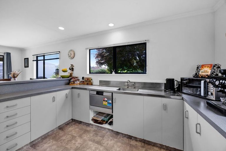 Photo of property in 21 Tawari Street, Inglewood, 4330