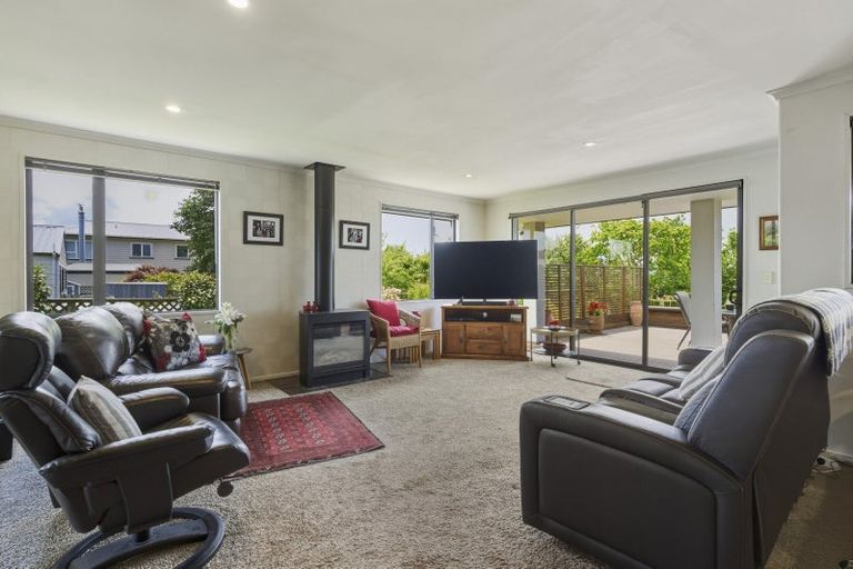 Photo of property in 11 North Foreland Street, Waihola, Milton, 9073