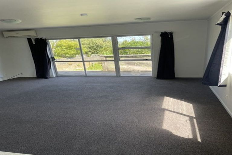 Photo of property in 18b Chetwode Grove, Newlands, Wellington, 6037