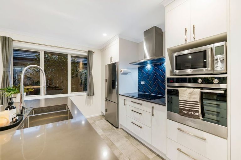 Photo of property in 16 Tomairangi Crescent, Pukekohe, 2120