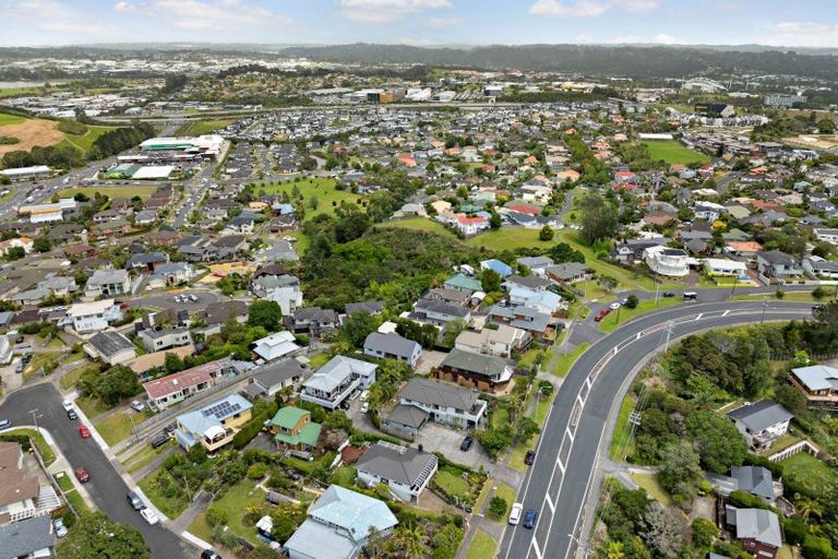 Photo of property in 714 East Coast Road, Pinehill, Auckland, 0632
