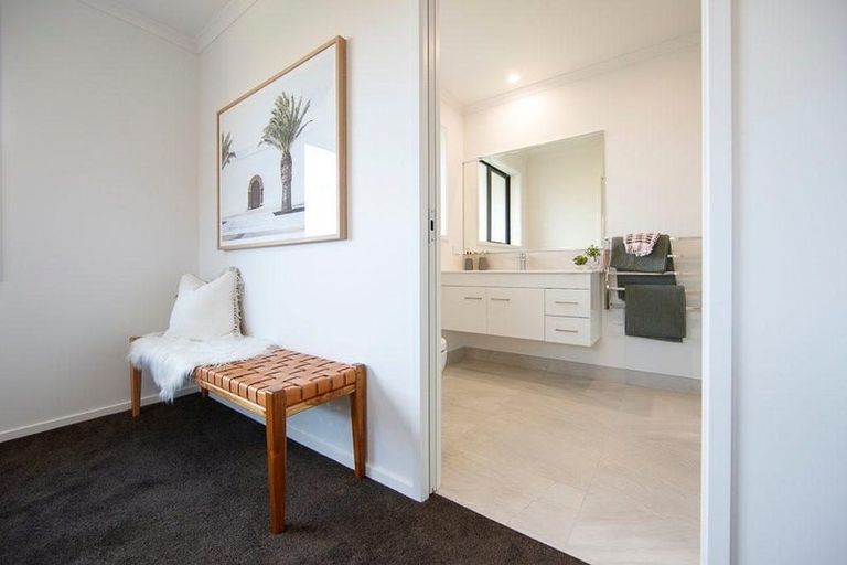 Photo of property in 24 Te Piriti Road, One Tree Point, 0118