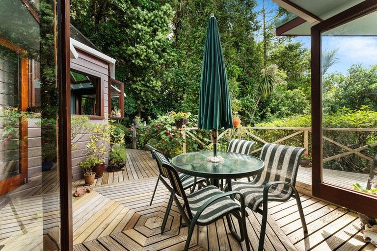 Photo of property in 27a Tane Road, Laingholm, Auckland, 0604