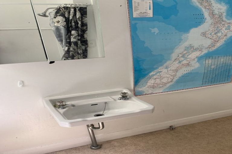 Photo of property in 29 Tanera Crescent, Brooklyn, Wellington, 6021