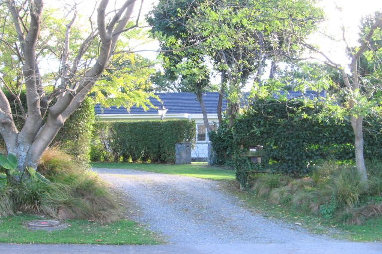 Photo of property in 5 Maple Lane, Waikanae, 5036