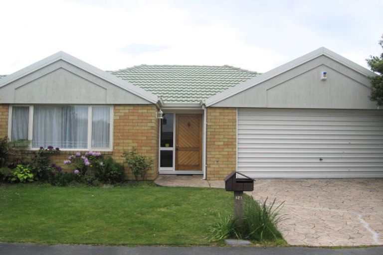 Photo of property in 24 Farnswood Place, Redwood, Christchurch, 8051