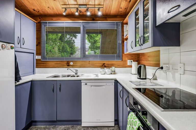 Photo of property in 92 Poaka Avenue, Dinsdale, Hamilton, 3204