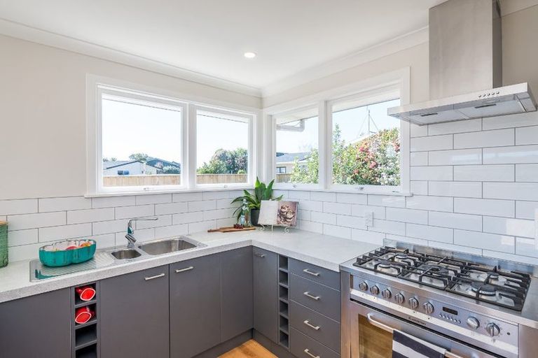 Photo of property in 7a Tawa Street, Waikanae, 5036