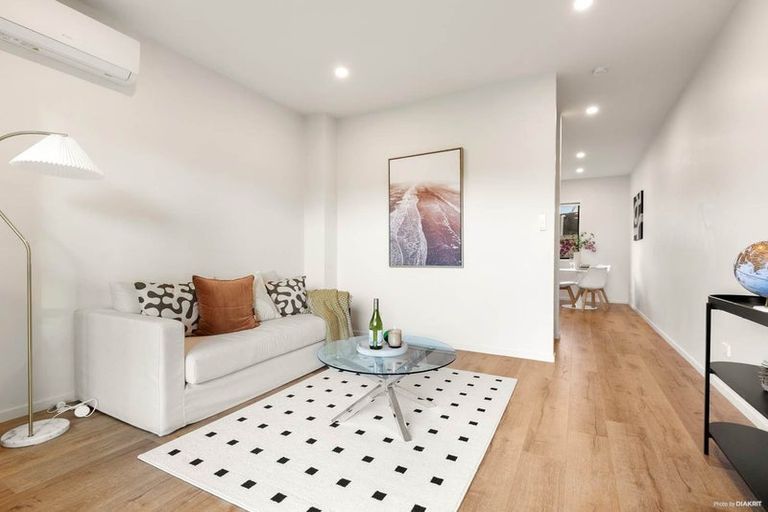 Photo of property in 11/9 Schnapper Rock Road, Greenhithe, Auckland, 0632