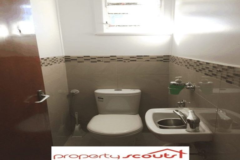 Photo of property in 2/8 Latham Avenue, Pakuranga, Auckland, 2010