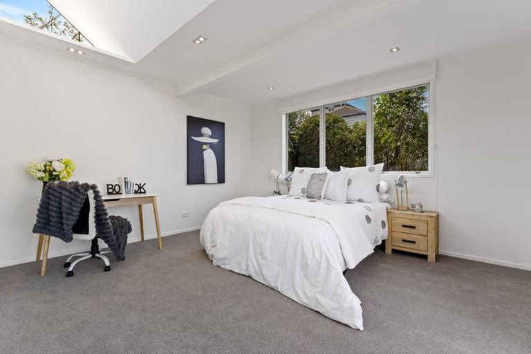 Photo of property in 16 Prestige Place, Castor Bay, Auckland, 0620