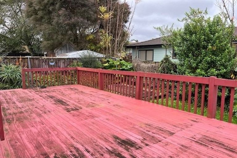 Photo of property in 32 Hassan Drive, Massey, Auckland, 0614