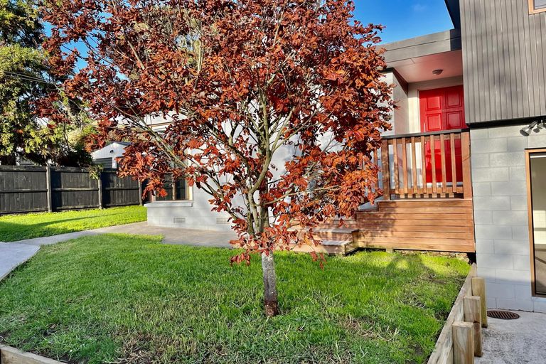 Photo of property in 192 Henderson Valley Road, Henderson, Auckland, 0612