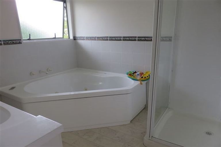 Photo of property in 163b Colwill Road, Massey, Auckland, 0614