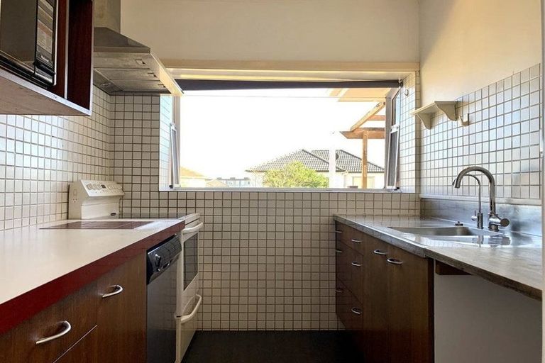 Photo of property in 86 Mcleod Road, Te Atatu South, Auckland, 0610