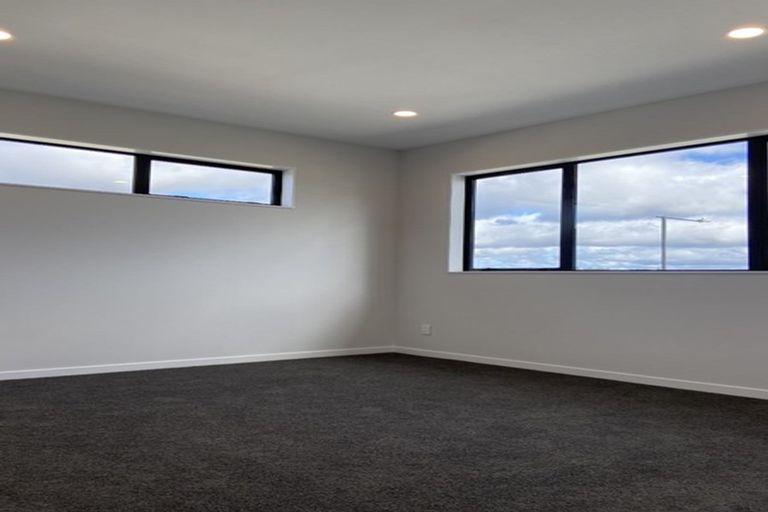 Photo of property in 35 Symes Drive, Red Beach, 0932