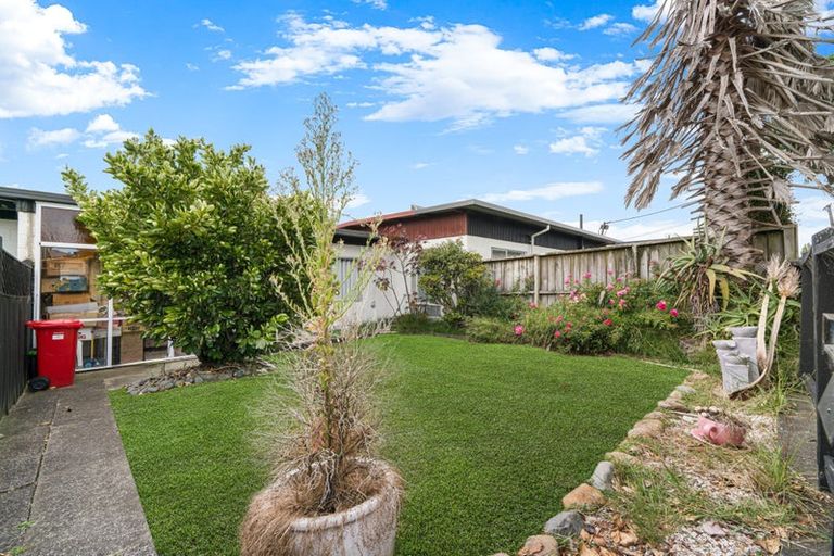 Photo of property in 87 Nikau Street, New Lynn, Auckland, 0600