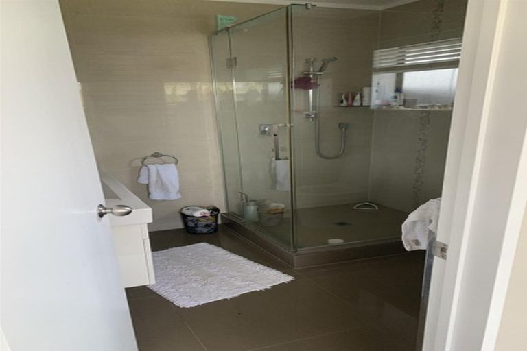 Photo of property in 22 Sturges Road, Henderson, Auckland, 0612