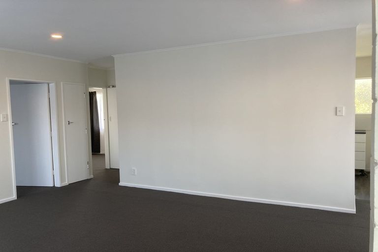 Photo of property in 105f2 Apu Crescent, Lyall Bay, Wellington, 6022