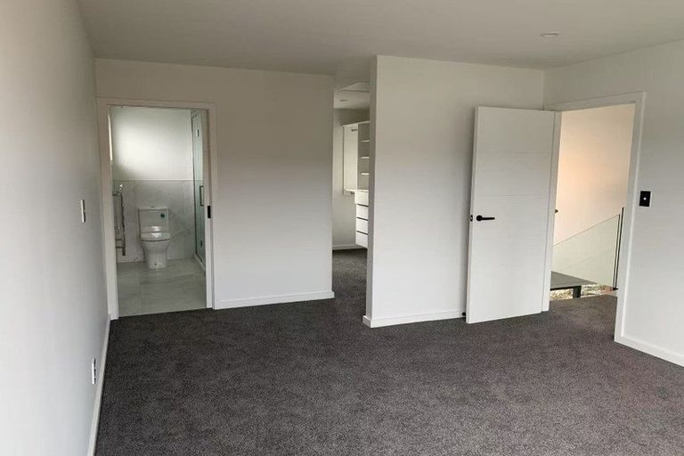 Photo of property in 39 Hinau Street, Woburn, Lower Hutt, 5011