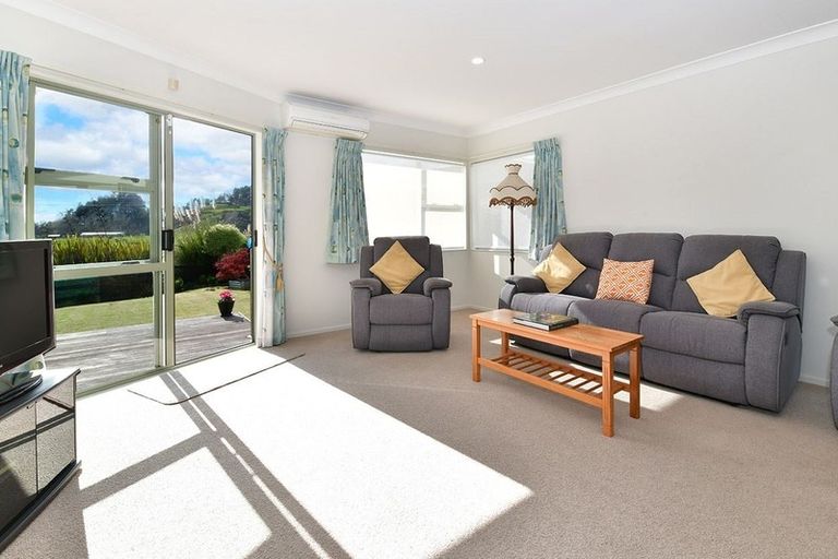 Photo of property in 2/28 Awaroa Road, Helensville, 0800