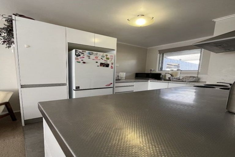 Photo of property in 2/10 Mayville Avenue, New Lynn, Auckland, 0600