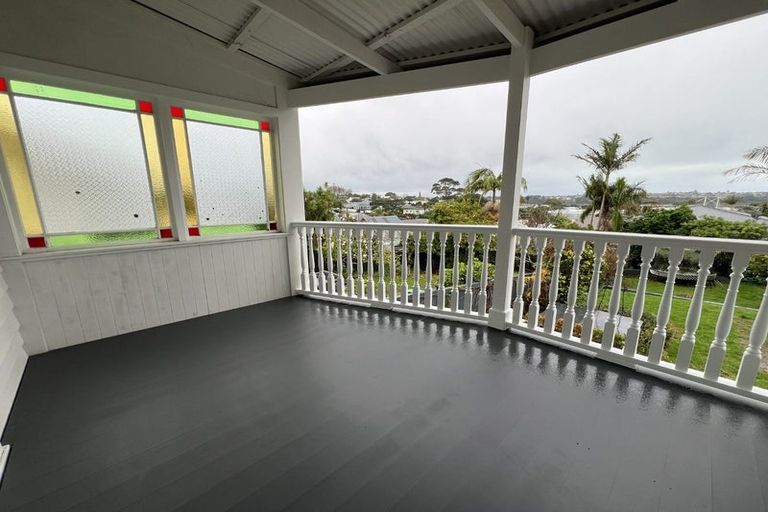 Photo of property in 82 Calliope Road, Stanley Point, Auckland, 0624