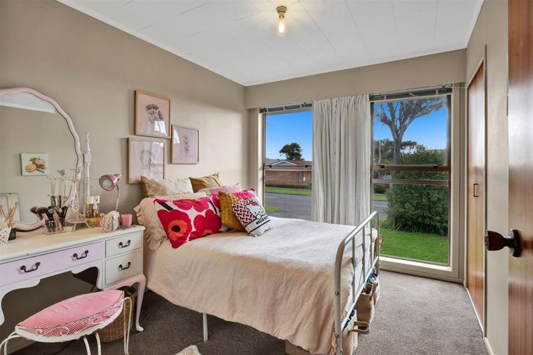 Photo of property in 19 Wesley Avenue, Frankleigh Park, New Plymouth, 4310