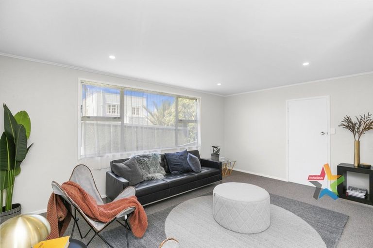 Photo of property in 178 Queens Drive, Lyall Bay, Wellington, 6022
