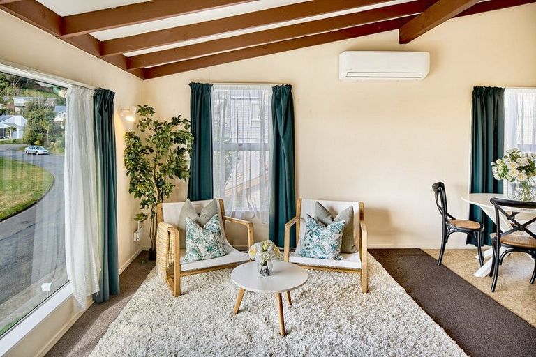 Photo of property in 34a Colchester Crescent, Newlands, Wellington, 6037