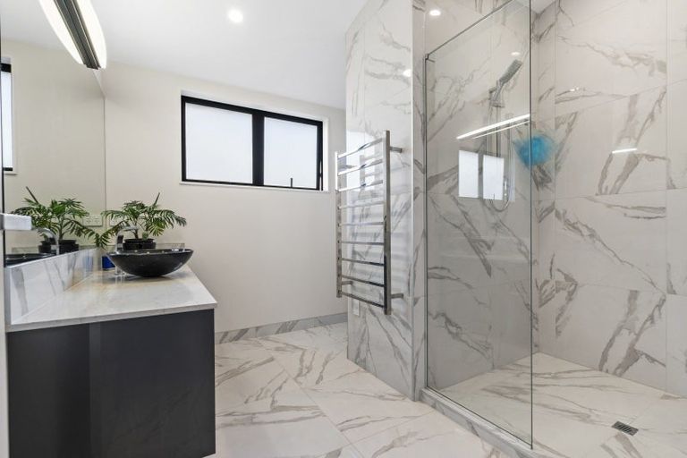 Photo of property in 25 Waitemata Drive, One Tree Point, 0118