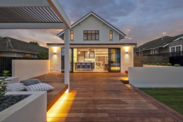 Photo of property in 61 Knowles Street, St Albans, Christchurch, 8052