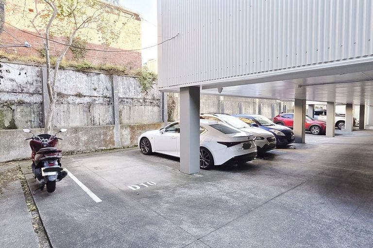 Photo of property in Palm Grove Apartments, 10/13d Palm Grove, Berhampore, Wellington, 6023