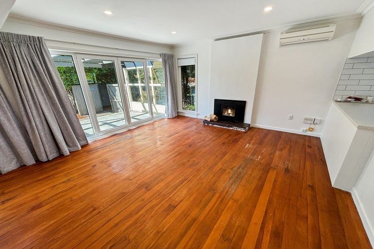 Photo of property in 5 Brookby Crescent, Avonhead, Christchurch, 8042