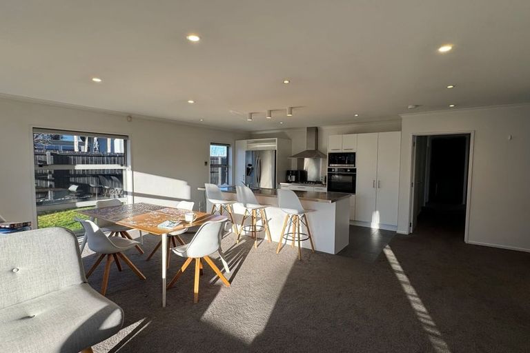 Photo of property in 2 Whio Close, Parklands, Christchurch, 8083