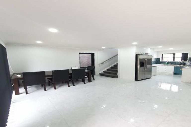Photo of property in 425d Great South Road, Opaheke, 2113