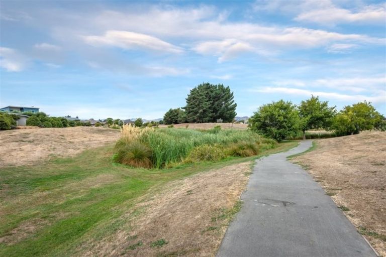 Photo of property in 25 Linkwater Way, Parklands, Christchurch, 8083