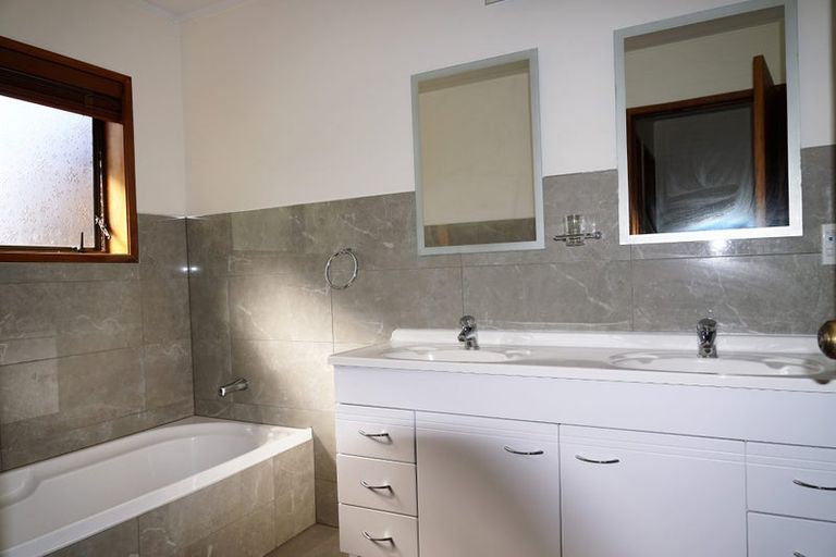 Photo of property in 166 Glamorgan Drive, Torbay, Auckland, 0630