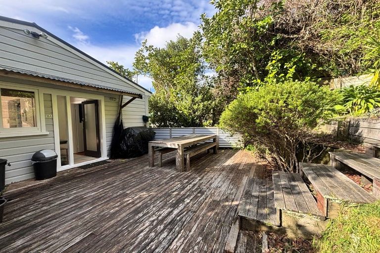 Photo of property in 15a Governor Road, Northland, Wellington, 6012