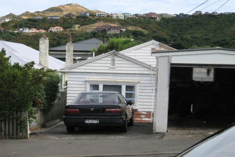 Photo of property in 90 Tiber Street, Island Bay, Wellington, 6023
