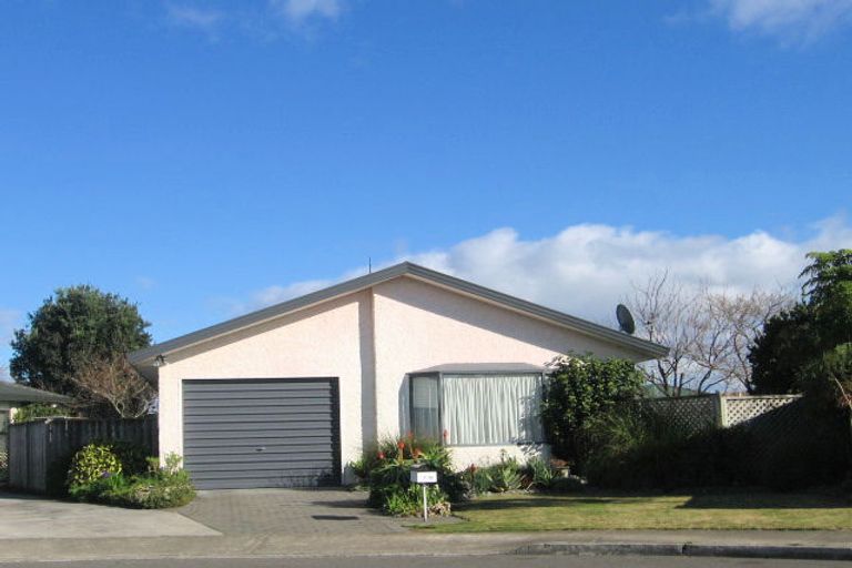 Photo of property in 2/20 Bucksburn Place, Greenmeadows, Napier, 4112