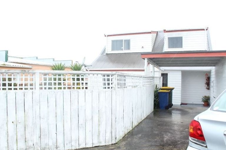 Photo of property in 10 Rewa Street, New Lynn, Auckland, 0600