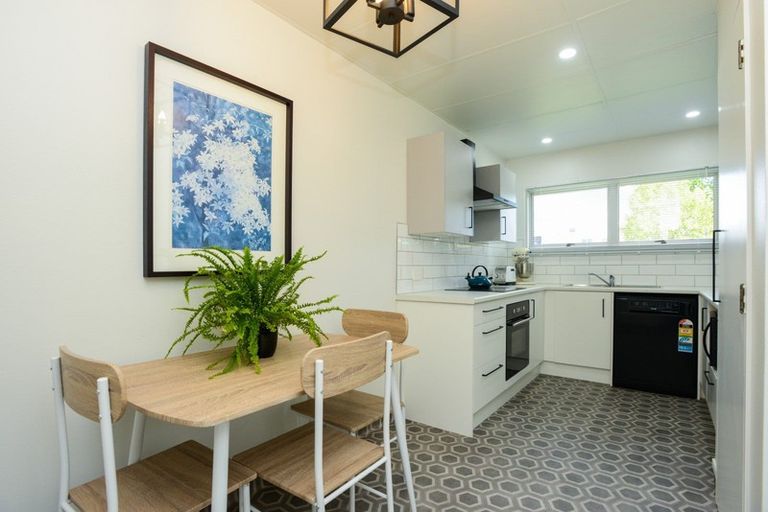 Photo of property in 1/8 Lee Road, Taradale, Napier, 4112