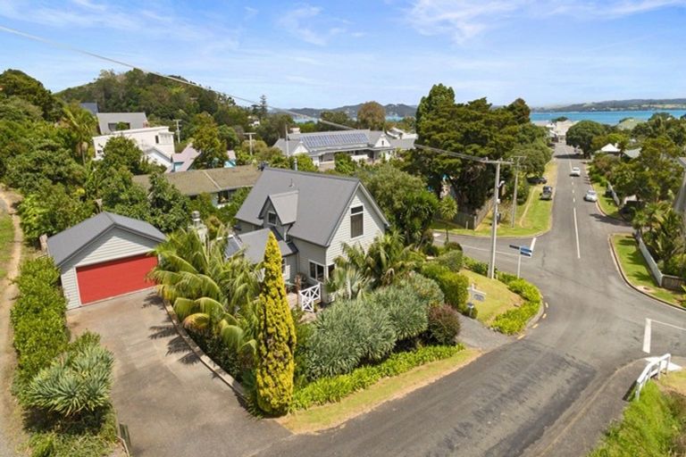 Photo of property in 11 Chapel Street, Russell, 0202