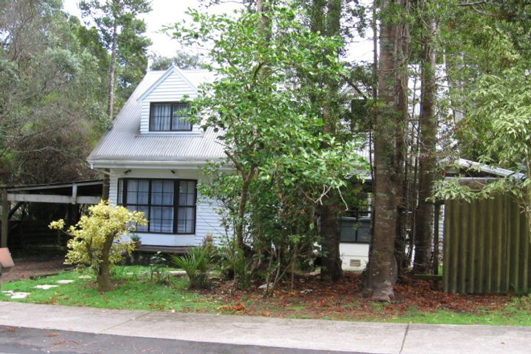 Photo of property in 33 Hollywood Avenue, Titirangi, Auckland, 0604