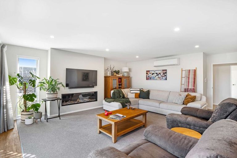 Photo of property in 13 Angus Place, Rangiora, 7400