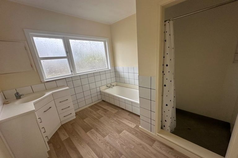 Photo of property in 1 Roslyn Road, Levin, 5510