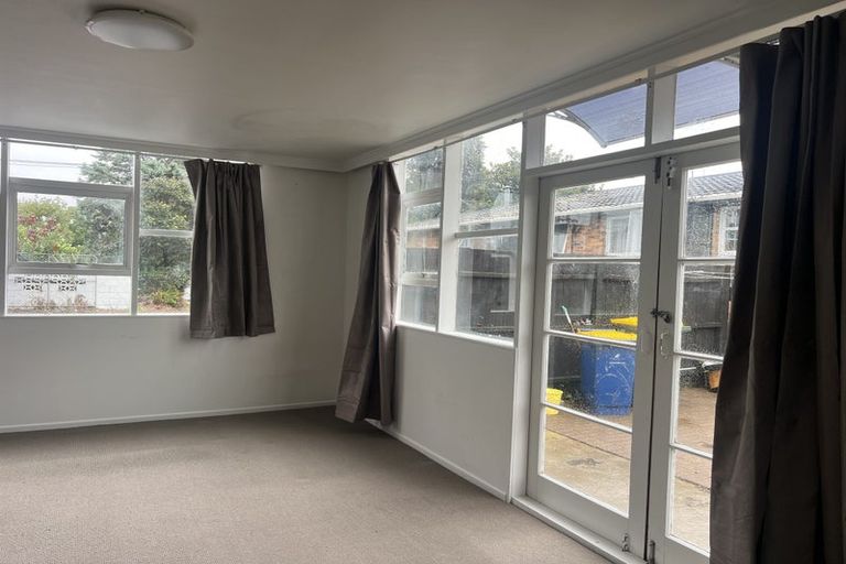 Photo of property in 1/86 Portage Road, New Lynn, Auckland, 0600