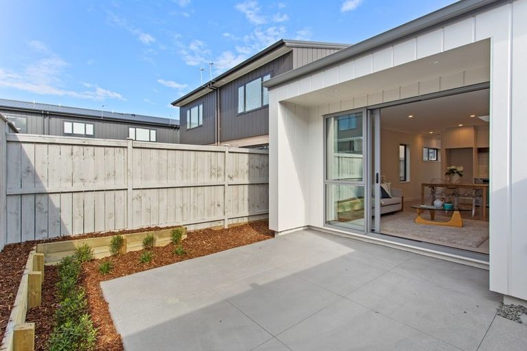Photo of property in 15 Periko Way, Takanini, 2112